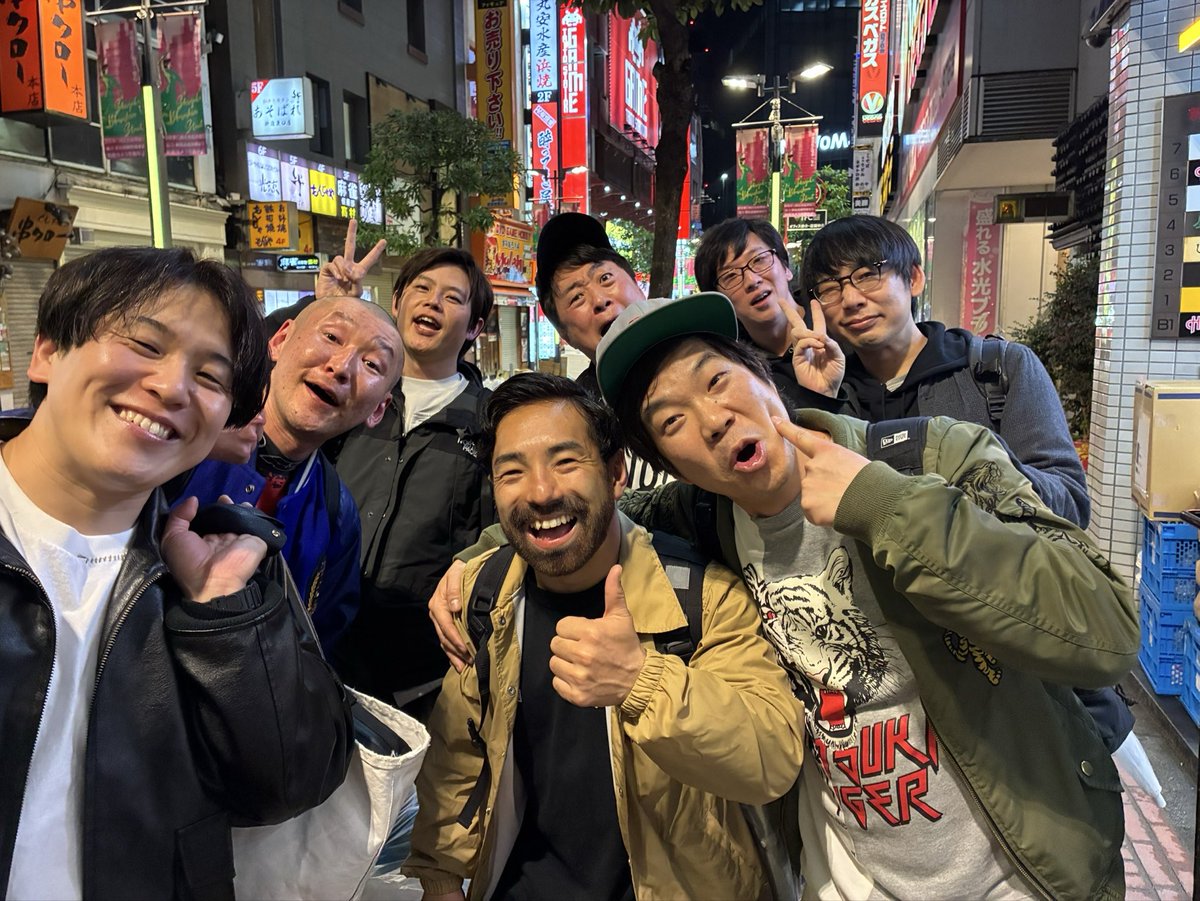 1pintandoku's tweet photo. くだらないお笑い頂上決戦
#THELOW
#Abemaプレミアム
豪華メンバーによるお笑いベアナックル!
初対面と思ってた!又吉先生が‼︎
『カンカンさん、覚えてらっしゃるかーわからないですが20年ほど前、田無で飲ませていただきました!』なんて言われて‼︎
20年前のオレ!ナイス‼️と思ったよ🤣 https://t.co/FVoerG09Cd