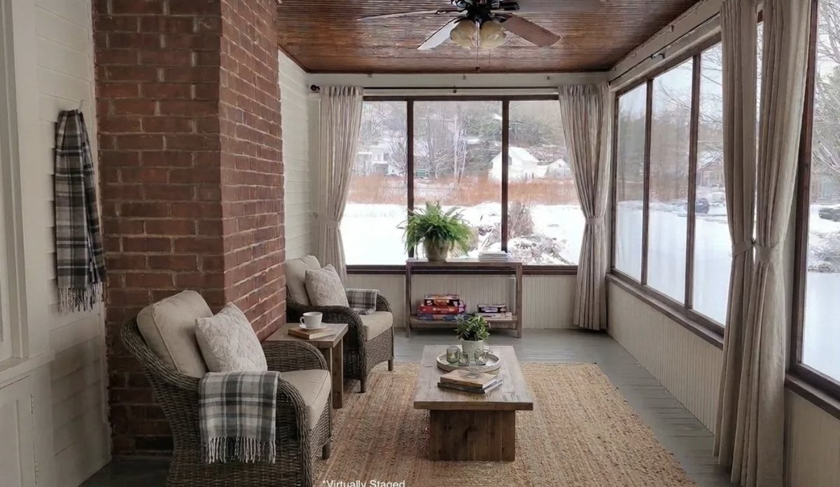 oldhouseunder50's tweet image. $90K. #Vermont fixerupper #Colonial Revival with original elements. oldhousesunder50k.com/c-1926-vermont…