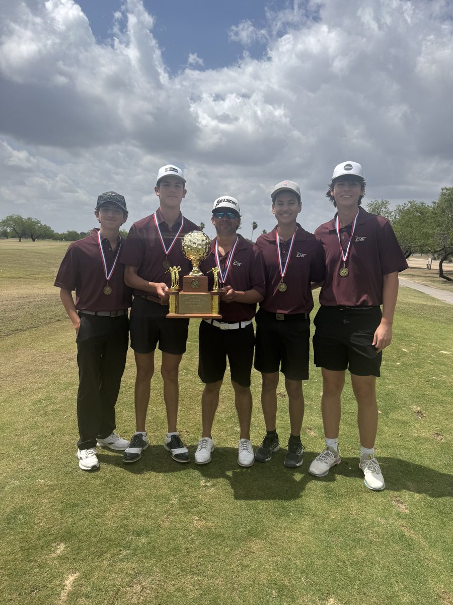 LFHSGOLF1's tweet photo. The LF Falcons Golf Team completed a clean sweep at the 32-6A District Tournament, as both the girls and boys teams won first place, only the second time in school history that both teams won district. Both teams will travel to San Antonio to complete Regionals. Congrats Falcons! https://t.co/QHcHz2Tvae