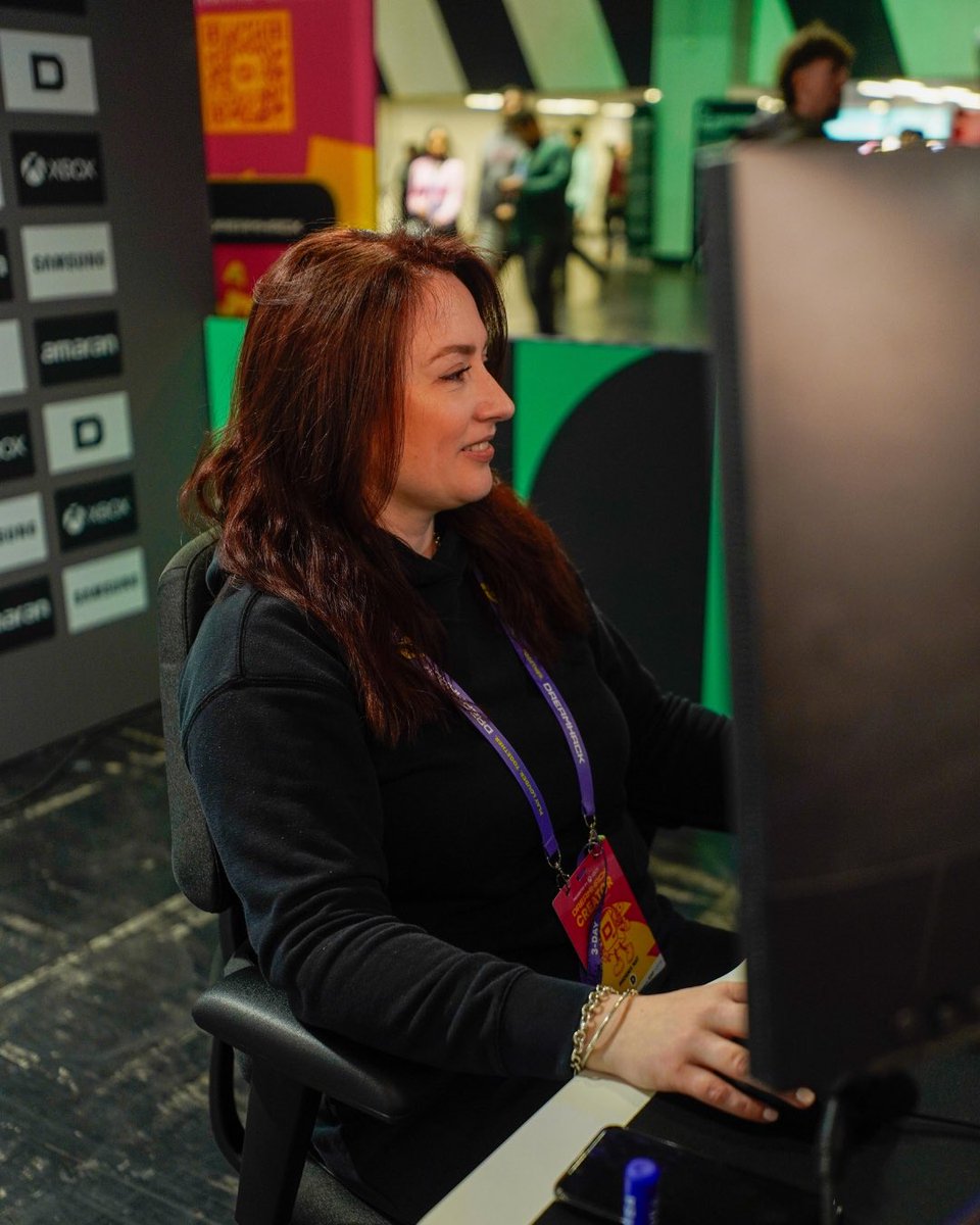 Phoenix Nat 🎈 tweet media