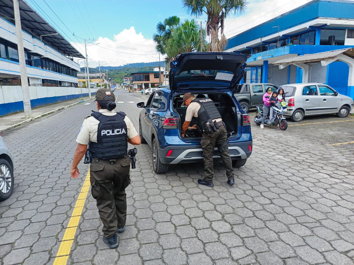 📍PUYO 
📌Sector Obrero, Colegio Primero de Mayo 
 
La Tenencia de Díez de Agosto con  <a href="/FFAAECUADOR/">Fuerzas Armadas del Ecuador</a> y <a href="/PoliciaEcuador/">Policía Ecuador</a> realizaron el control de armas, municiones, explosivos, antidelincuencial y control de tránsito,

🚨Resultados: 

✔️Una citación entregada por no portar documento