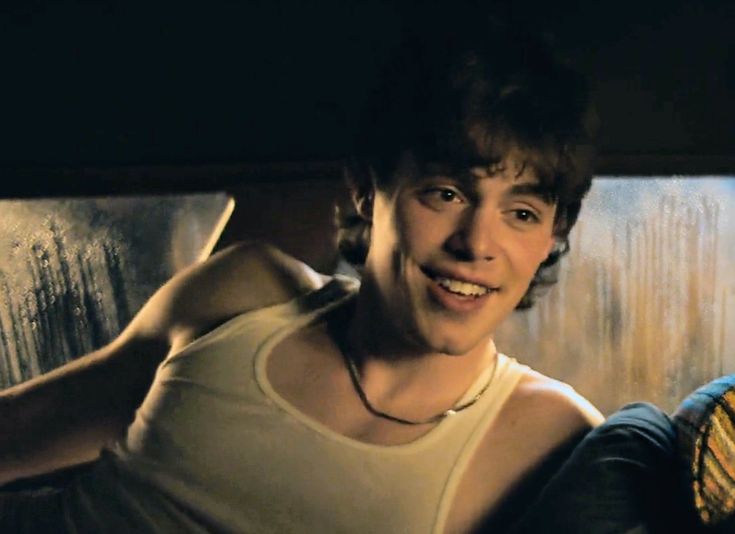 ravi is a boy in love. tweet media