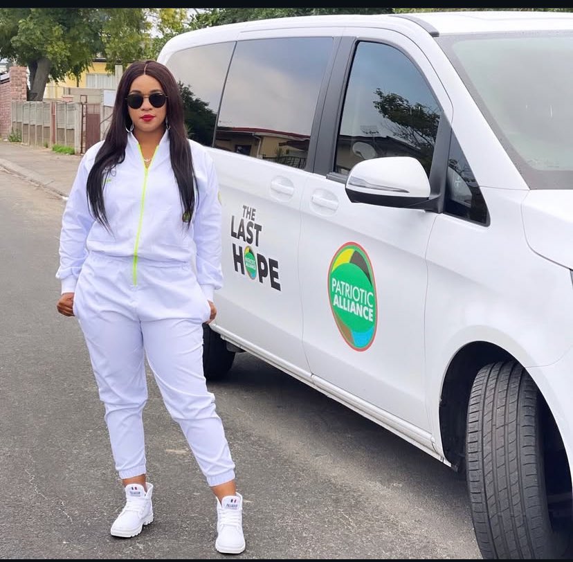 Lisa the First tweet media