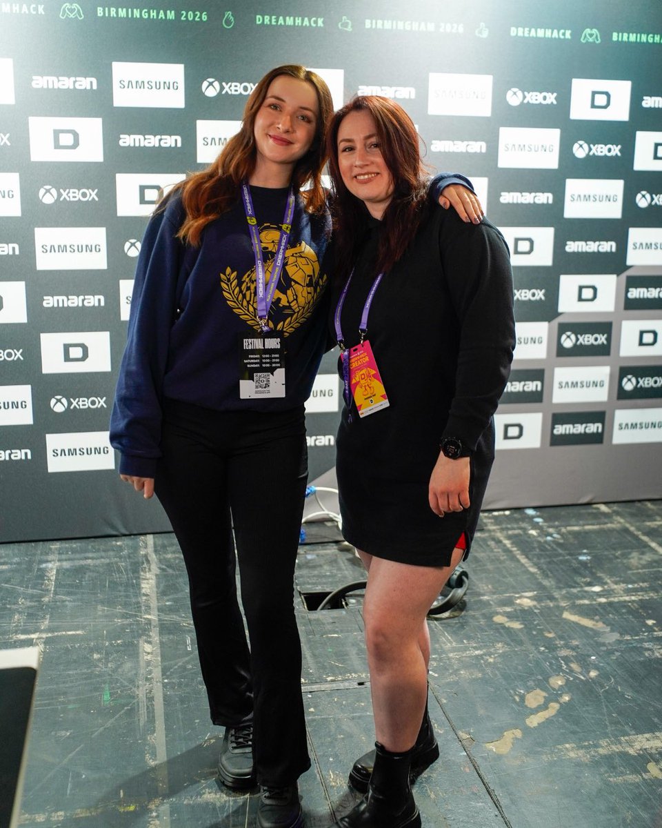 Phoenix Nat 🎈 tweet media