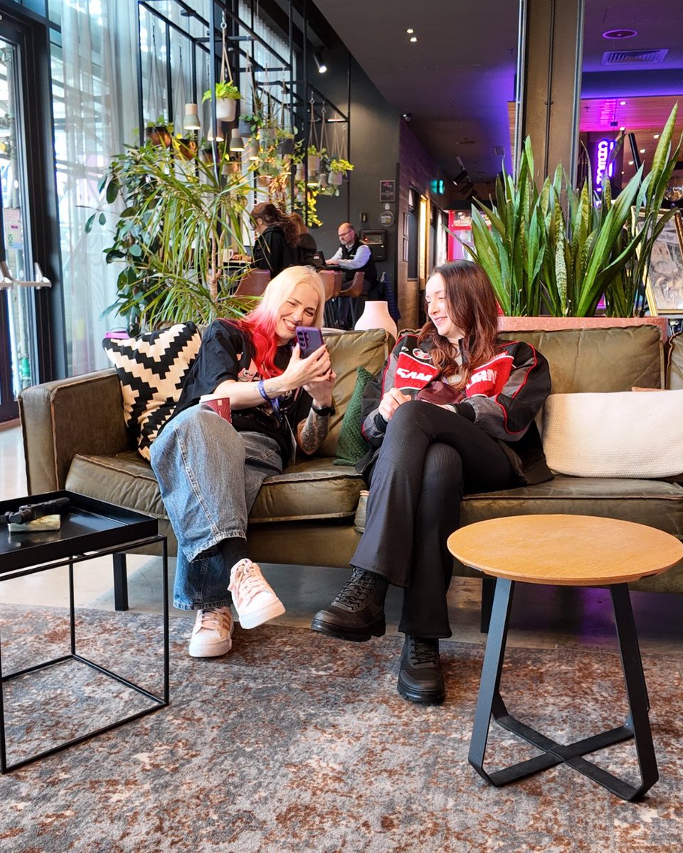 Phoenix Nat 🎈 tweet media