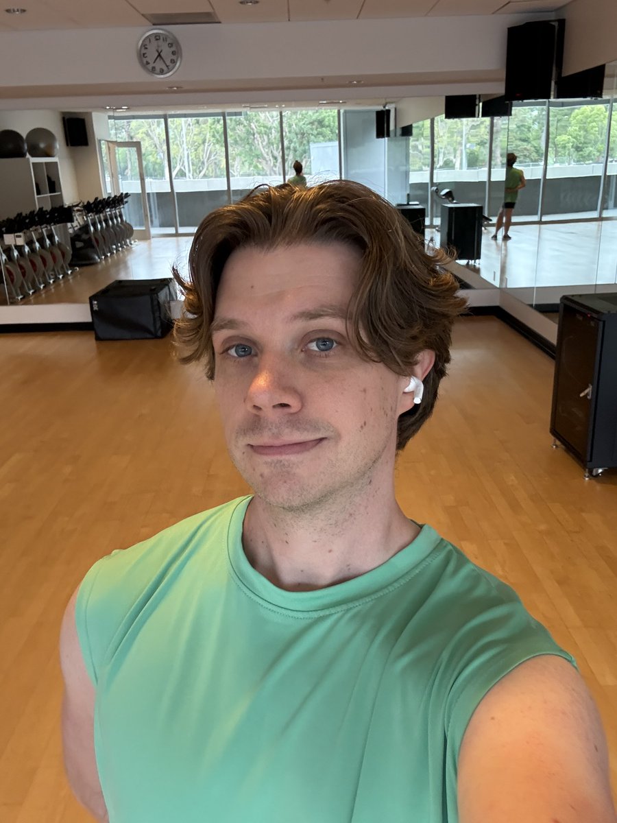 Lee Travis tweet media