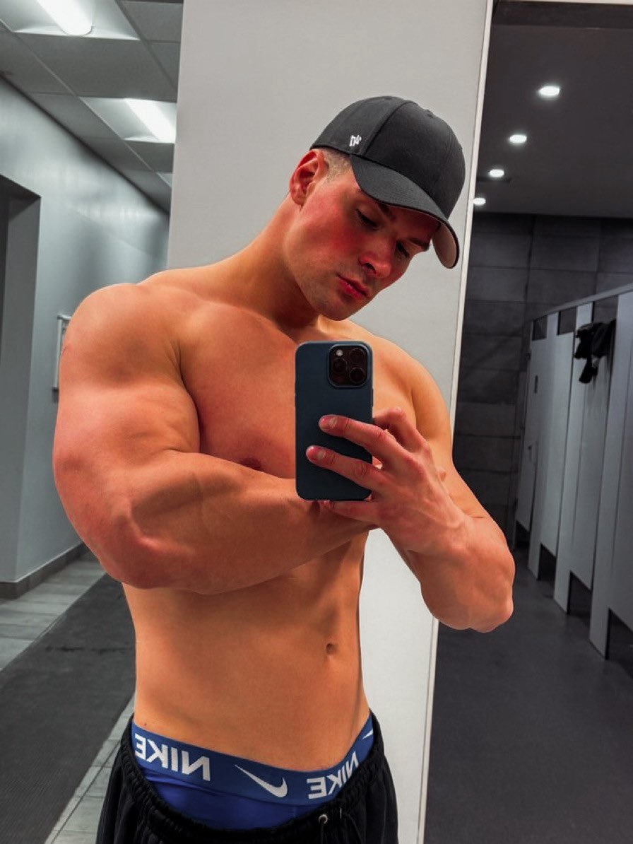 𝐂𝐀𝐋𝐄𝐁. tweet media