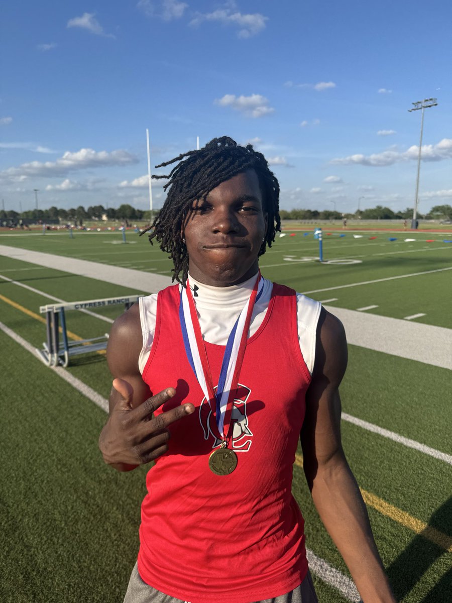 CoachJPool's tweet photo. Congrats to Xavier Boudreaux, your District Champion, for his 🥇 place finish in Boys JV Long Jump with 20’9”! #Lakes300 https://t.co/u4wHxjMBD3