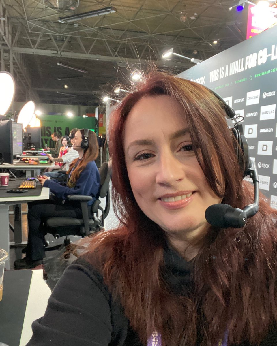 Phoenix Nat 🎈 tweet media