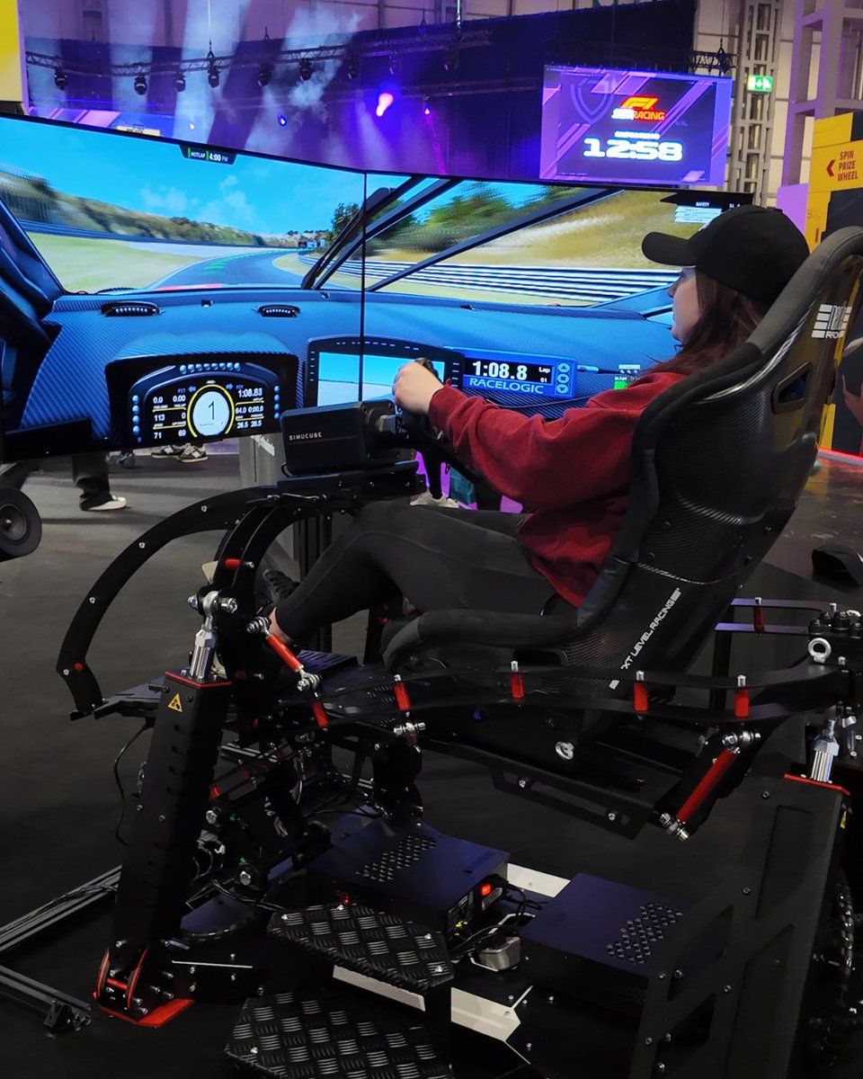 Phoenix Nat 🎈 tweet media