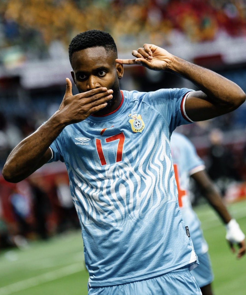 andresNadf's tweet photo. ¡HISTÓRICO! 🚨 ¡CONGO REGRESA AL MUNDIAL 52 AÑOS DESPUÉS! 🇨🇩🏆✅

Con gol de Axel Tuanzebe, Congo derrotó 1-0 a Jamaica 🇯🇲 en el Estadio Akron. #RepescaIntercontinental 

👉🏼 Congo clasifica al Mundial y compartirá el Grupo K con Portugal 🇵🇹, Colombia 🇨🇴 y Uzbekistán 🇺🇿. 

📊 Será su segunda participación en Mundiales. La primera fue en 1974, anteriormente conocida como Zaire. 

[ @gana777gt ] El pronóstico oficial de los fanáticos del deporte ⚽️
