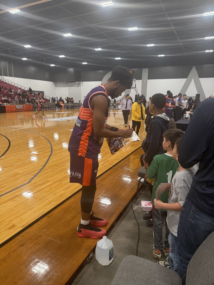 Full Court Media tweet media