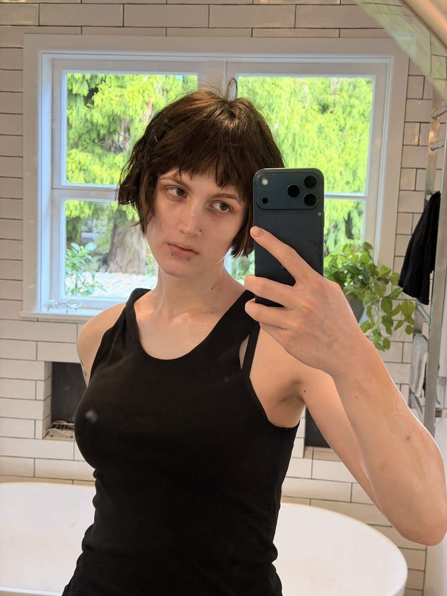 bluebrry tweet media