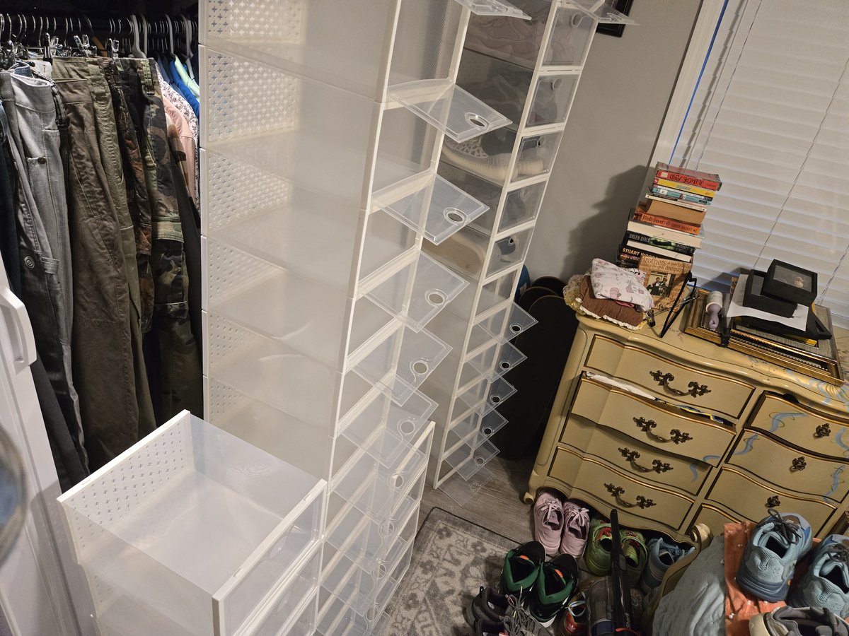 x-benzero-x tweet media