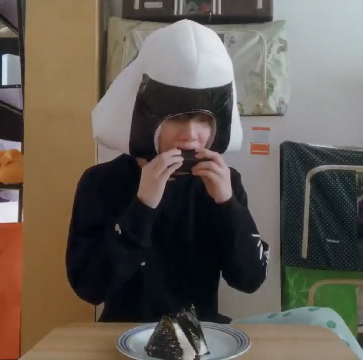 𝗺𝗮𝗿𝗶 마리 tweet media