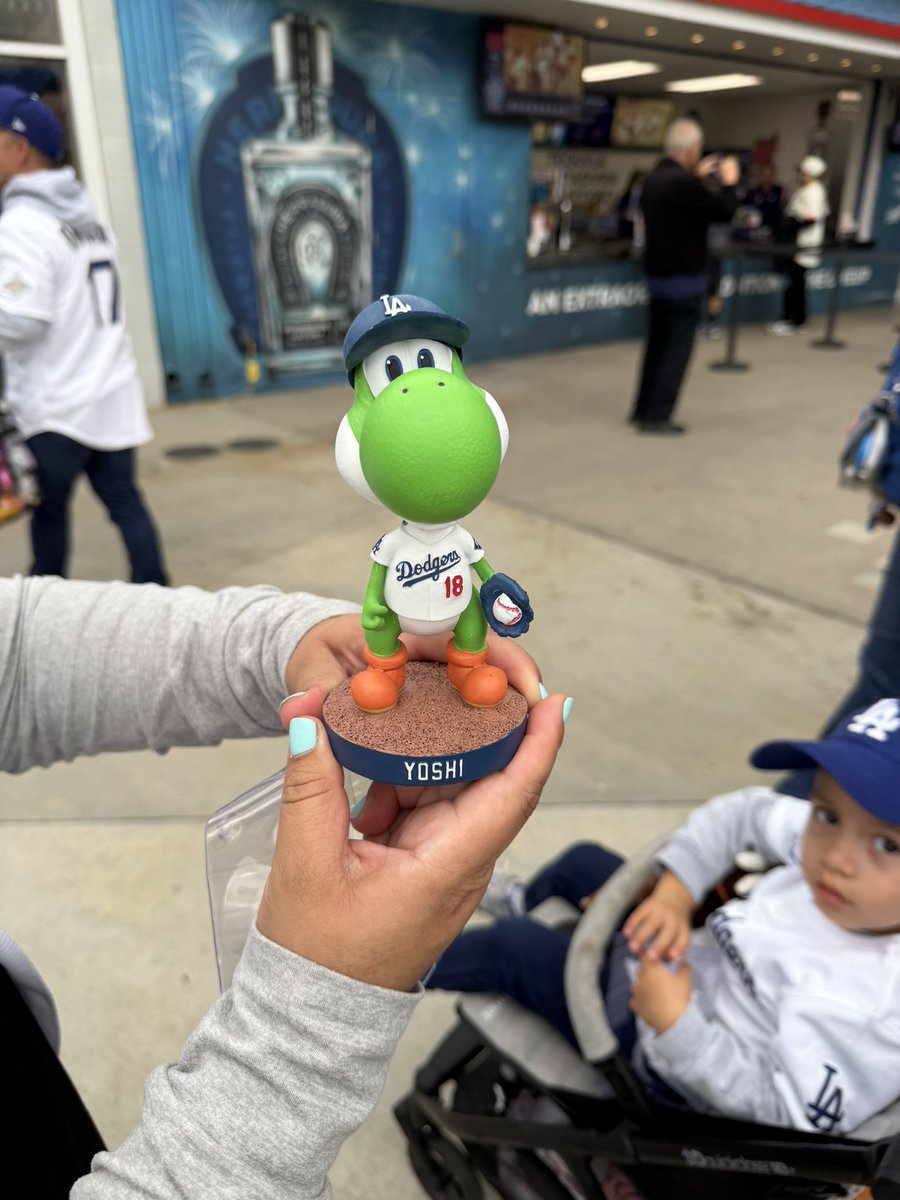 Edward Lewis tweet media