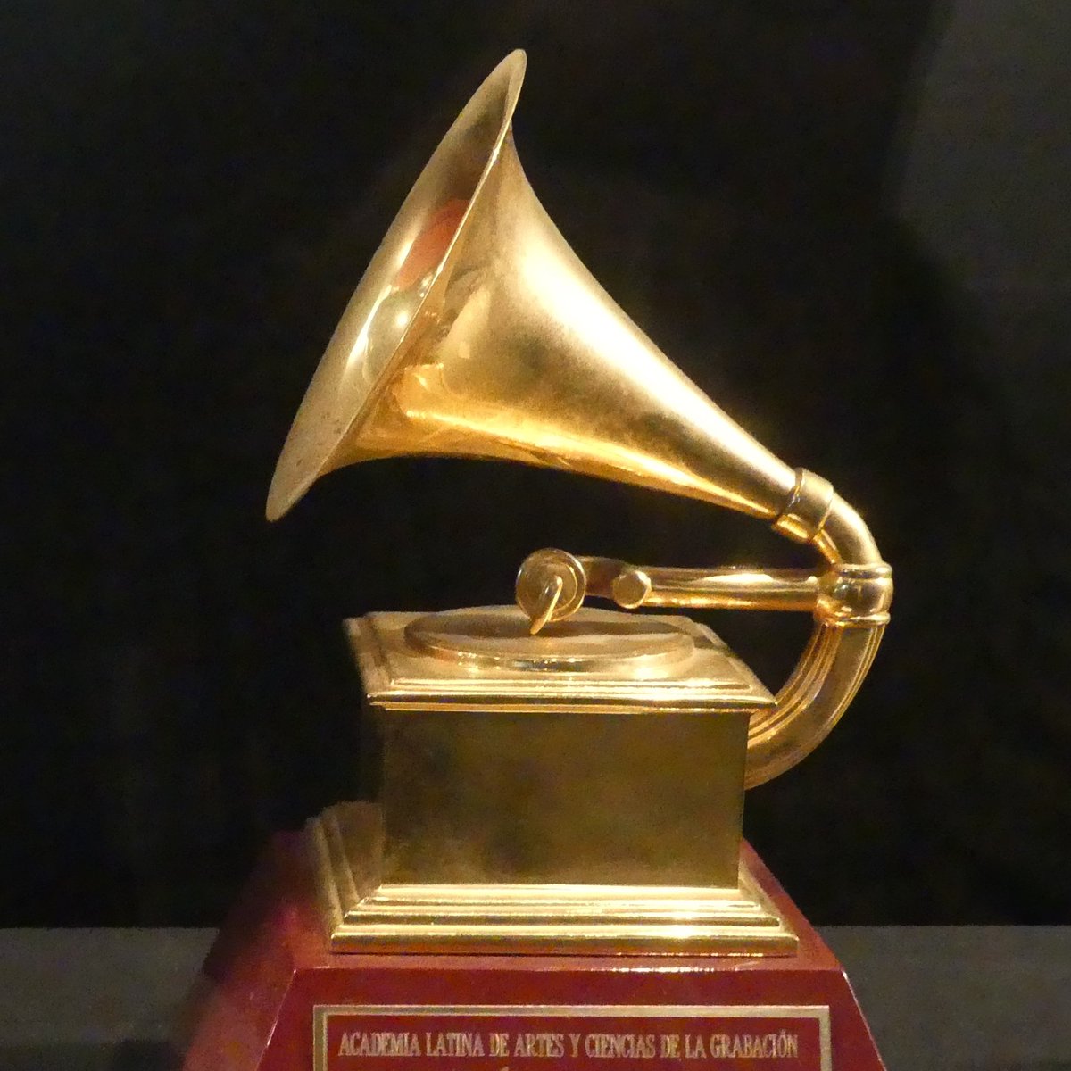 UpdateCharts tweet media