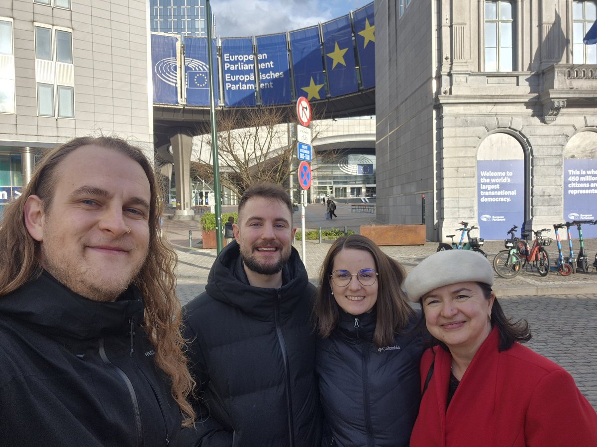 BorzGabriela's tweet photo. Democracy in action through research in Bruxelles @DIGIEFFECT_EU @MontgomerieTom @crimitrea @RemiAlmodt @anna_longhiniX https://t.co/mhsc01k2FM