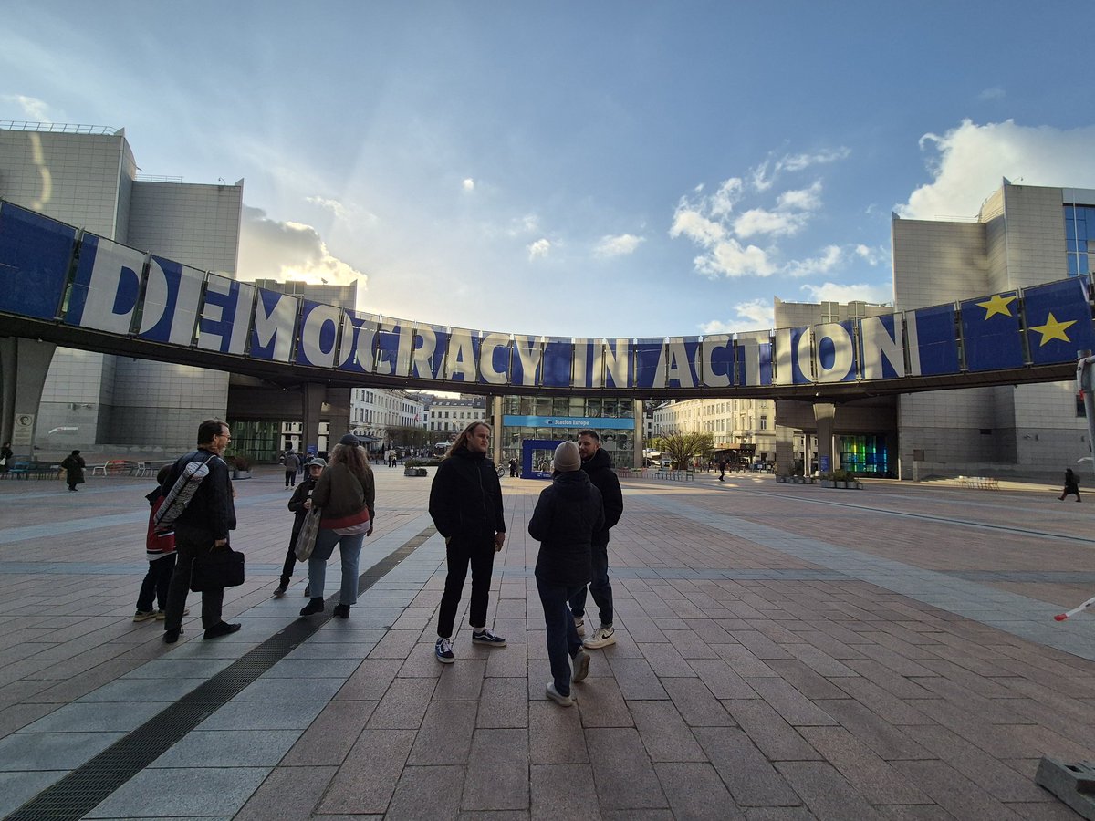 BorzGabriela's tweet photo. Democracy in action through research in Bruxelles @DIGIEFFECT_EU @MontgomerieTom @crimitrea @RemiAlmodt @anna_longhiniX https://t.co/mhsc01k2FM