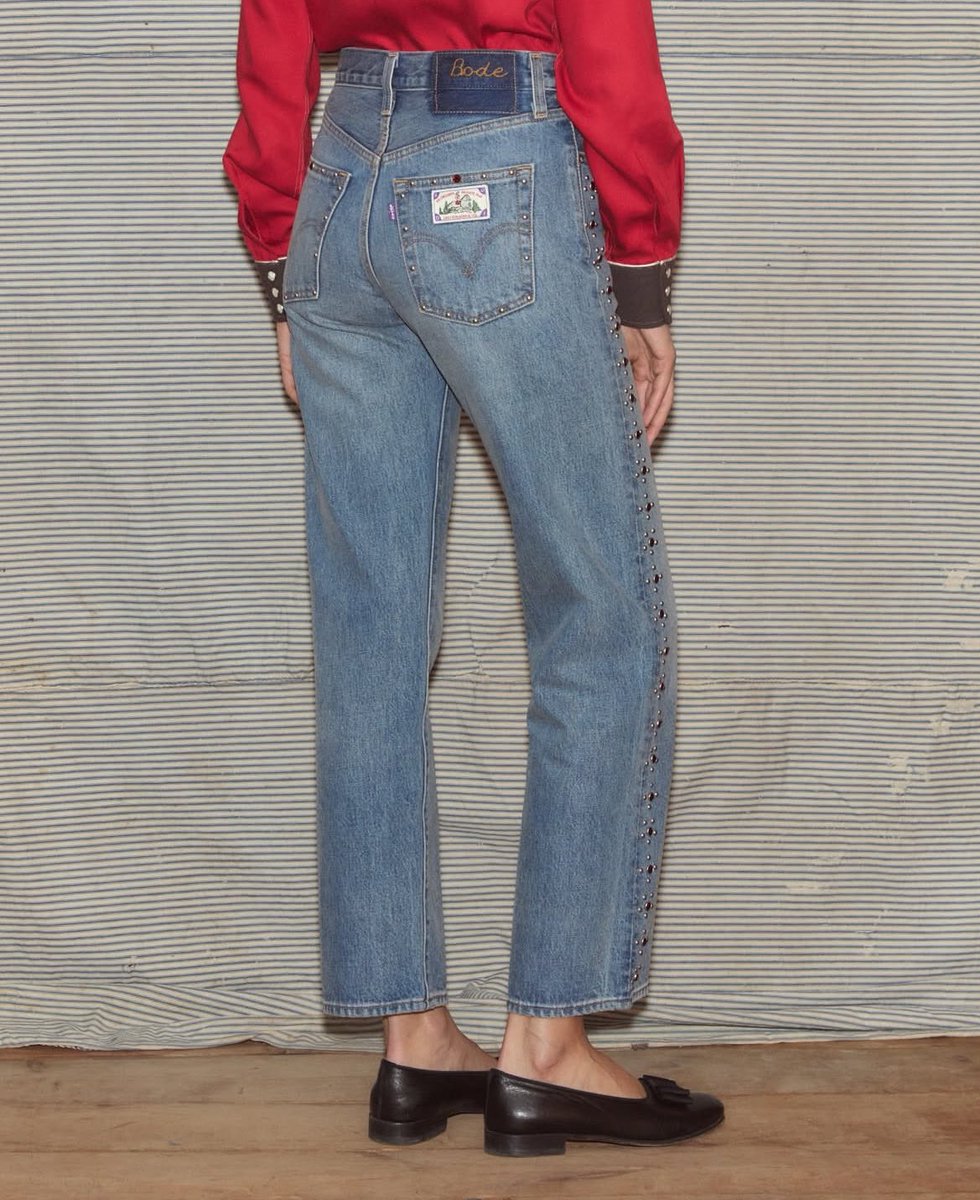 Bode × 4/3発売のBode×Levi’sのデニムがとても可愛い。シルバースタッズの中にさりげなく施されたレッドのジェムストーンや、見えない細部にまで ...
