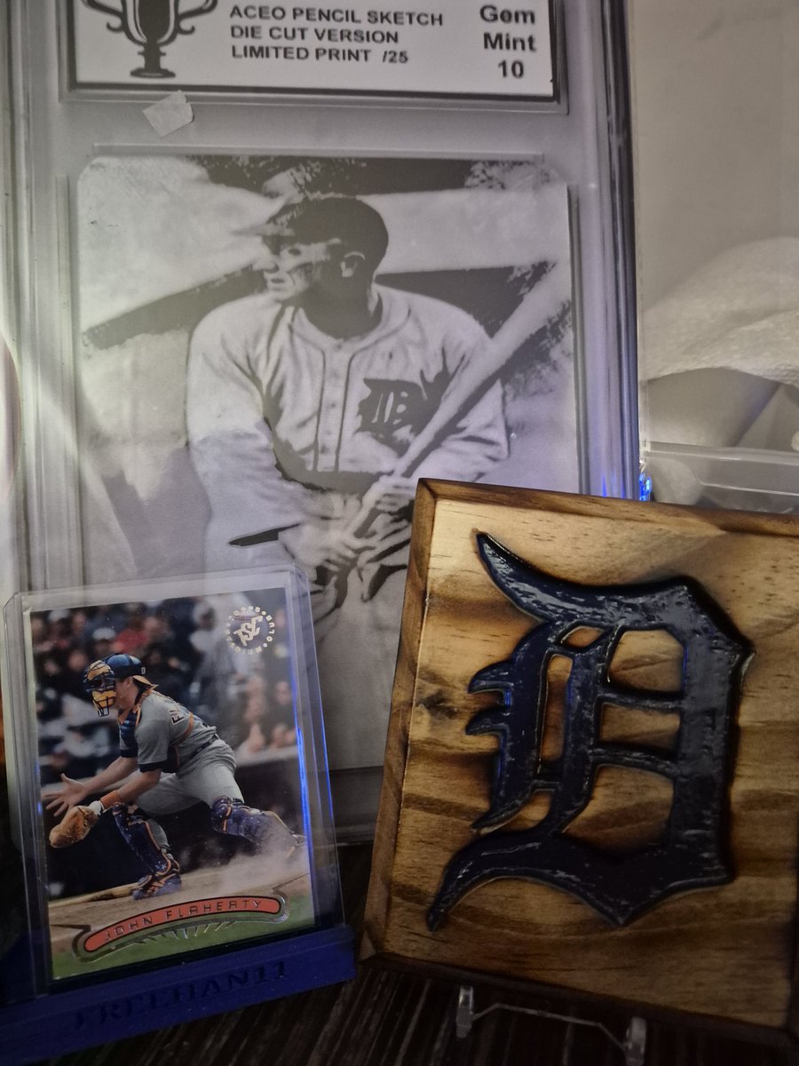 freehan11's tweet photo. This week's #CardontheTable is my 1996 @Topps Stadium Club card of former @tigers backstop #JohnFlaherty ...awesome choice of a cool looking "in action" photo.
π
βΎοΈ #DNMW
#OldeEnglishD
#thehobby @1Cash28 https://t.co/P6nWP5H7mN