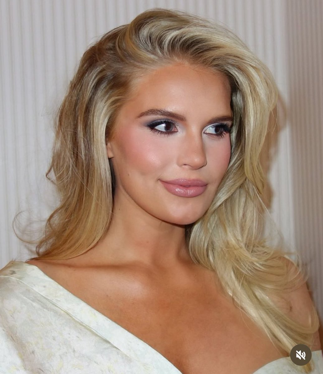 nicole07133's tweet image. Madison is STUNNING #SouthernCharm