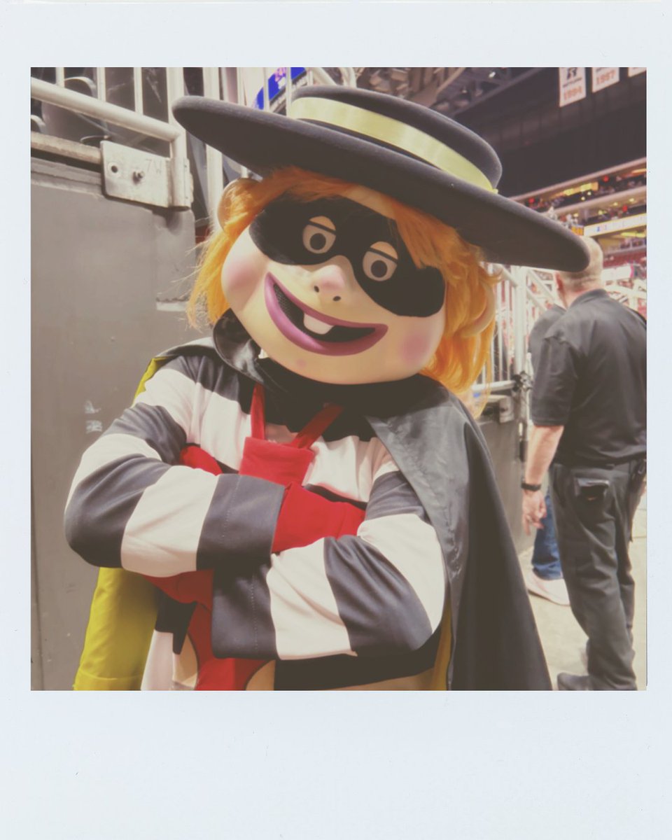 DDArenaAZ's tweet image. Meet the crew. 🤩

#McDonaldsAllAmericanGames #RonaldMcDonald #Arizona #Glendale