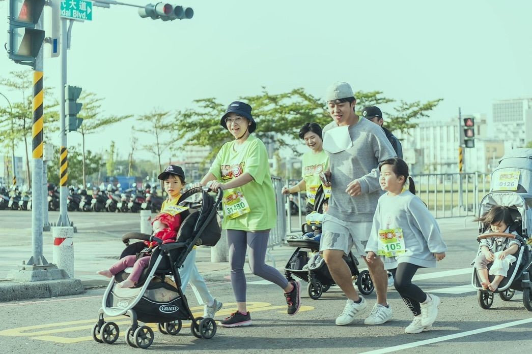 db16__'s tweet photo. 这款汉堡，辣味十足且令人满足，每一口都让人感到无比幸福与满足。 https://t.co/lTB70nS0XB