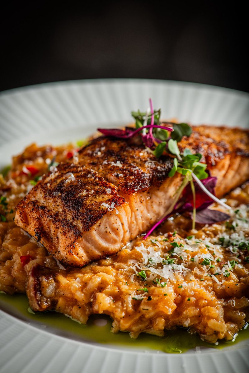 MrMake1tHappen's tweet photo. French Quarter Risotto.. 

Seared Salmon + Jambalaya Style Risotto + Basil Oil https://t.co/5oT5v0xoxS
