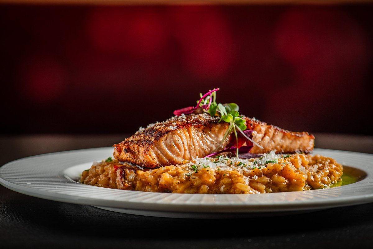 MrMake1tHappen's tweet photo. French Quarter Risotto.. 

Seared Salmon + Jambalaya Style Risotto + Basil Oil https://t.co/5oT5v0xoxS
