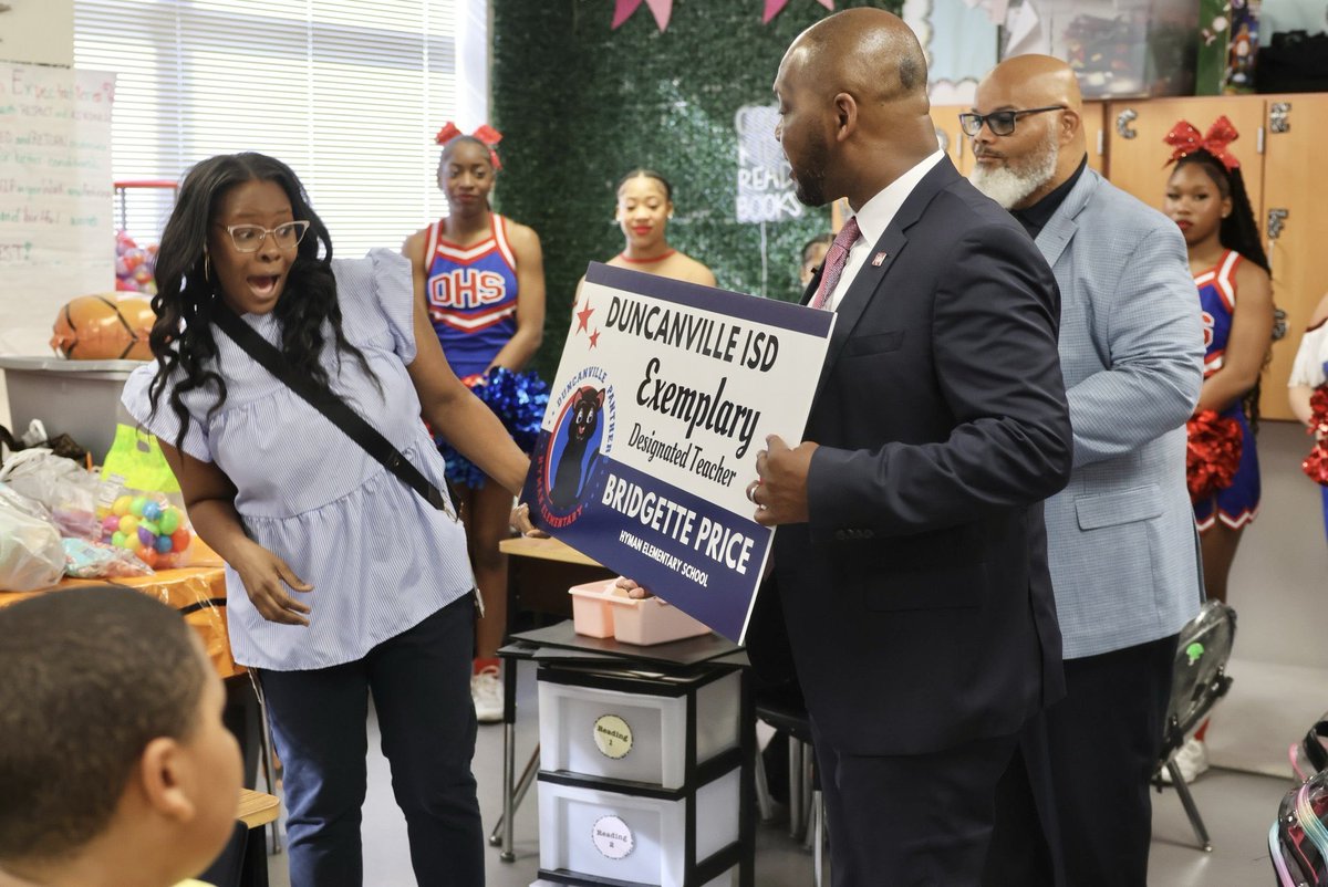 DuncanvilleISD's tweet photo. 11 campuses.
32 elite educators.
One mission, impact!

Today, we hit the road across Duncanville ISD to celebrate our Teacher Incentive Allotment honorees, educators who are setting the standard for what excellence looks like in the classroom.

Special shoutout to our two Master Teachers, Jana James and Simon Obura, representing the highest level of achievement.

This is what it means to #LEADwithIMPACT.