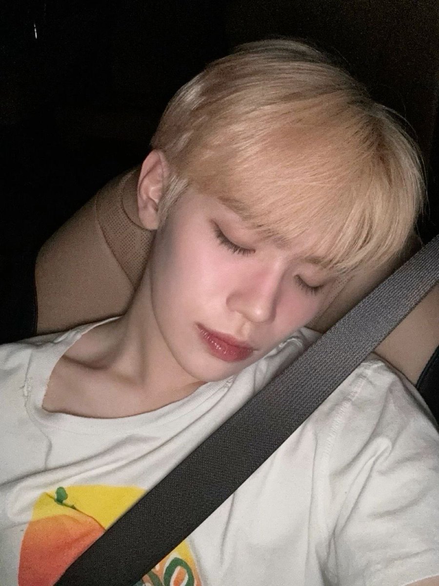 성한빈 쇄골 tweet media