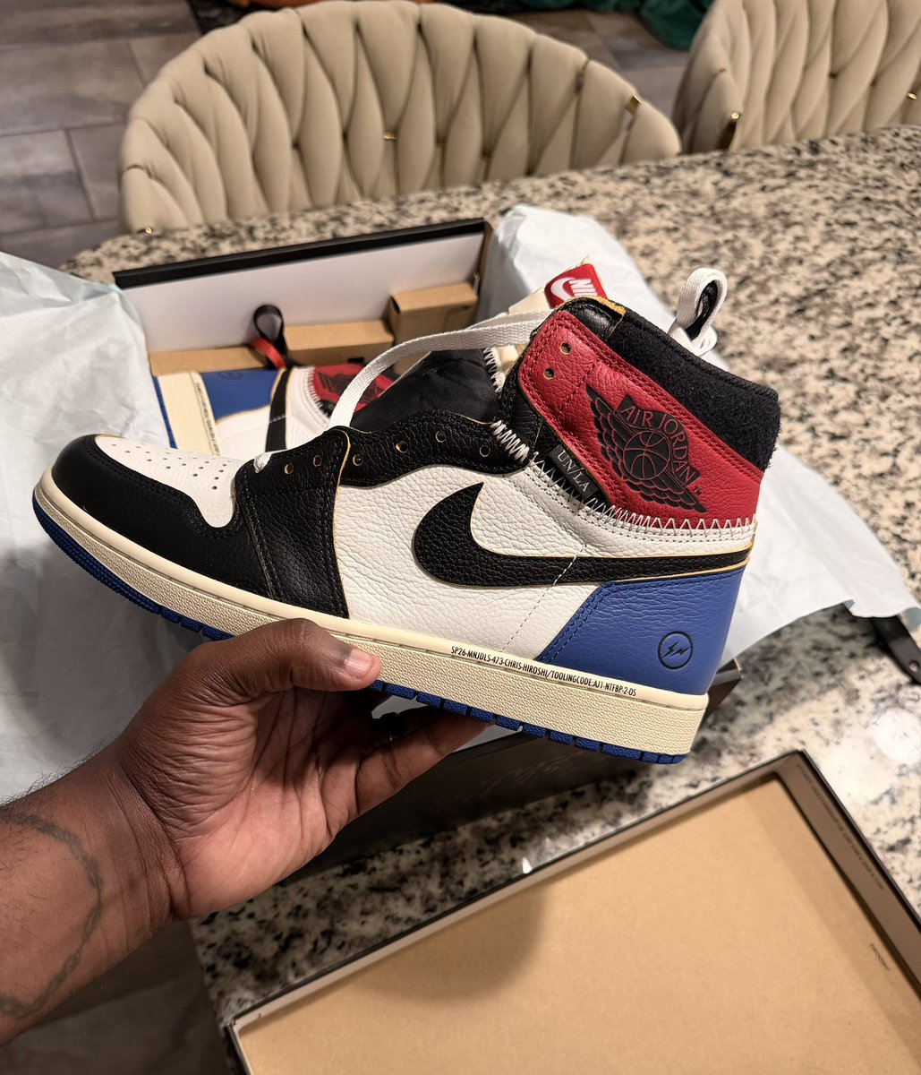 Mr__Mitchell__'s tweet photo. @SNKR_SVAG Going with these https://t.co/fODV494o9o