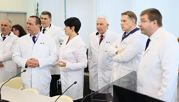 Cuba y Rusia fortalecen cooperación en salud con nuevos acuerdos. El Ministro de Salud ruso destacó los lazos de amistad de larga data , basados en el apoyo mutuo y altos ideales humanitarios y evaluó positivamente el sistema de salud cubano y su papel internacional.
#CubaEsSalud