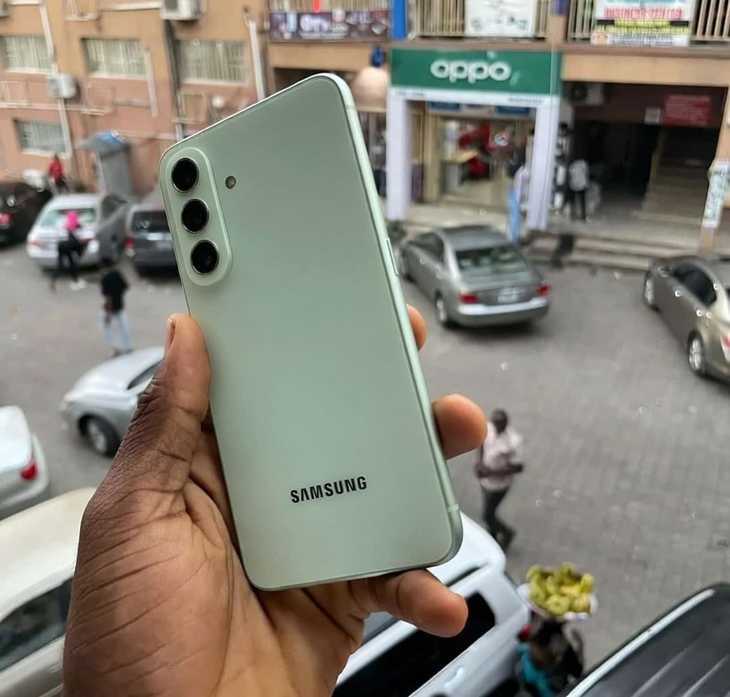 Jewel 🌗 tweet media