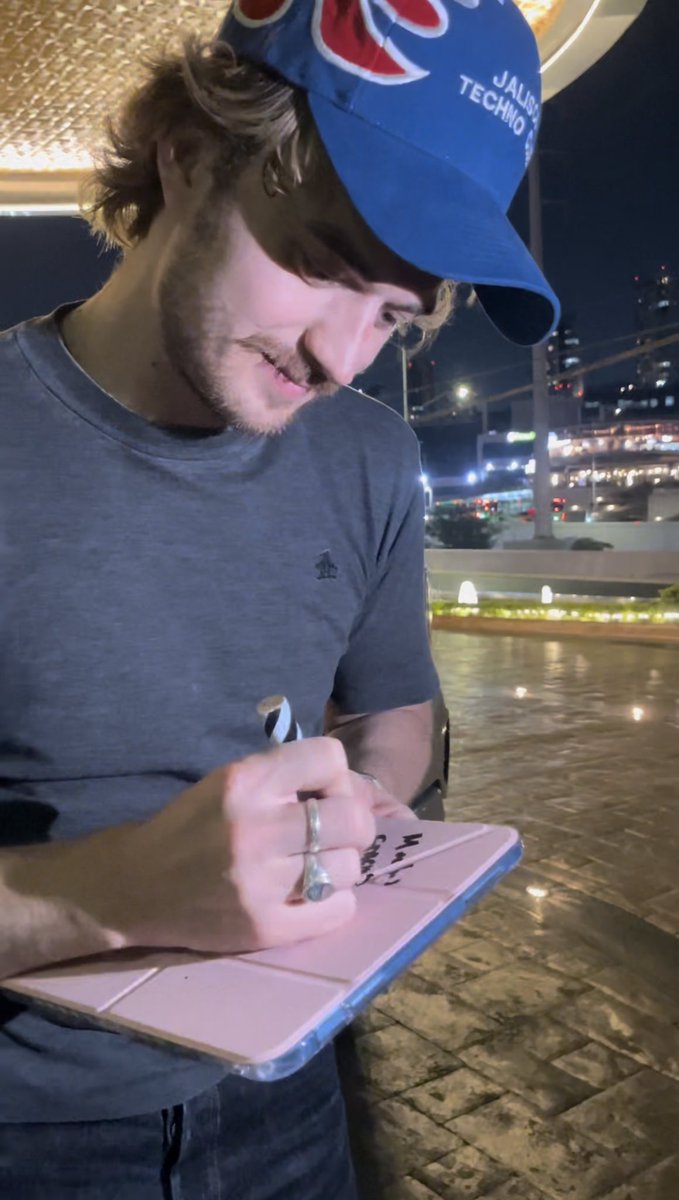 °⋆lala 🎱⋆˚꩜｡ met JOE tweet media