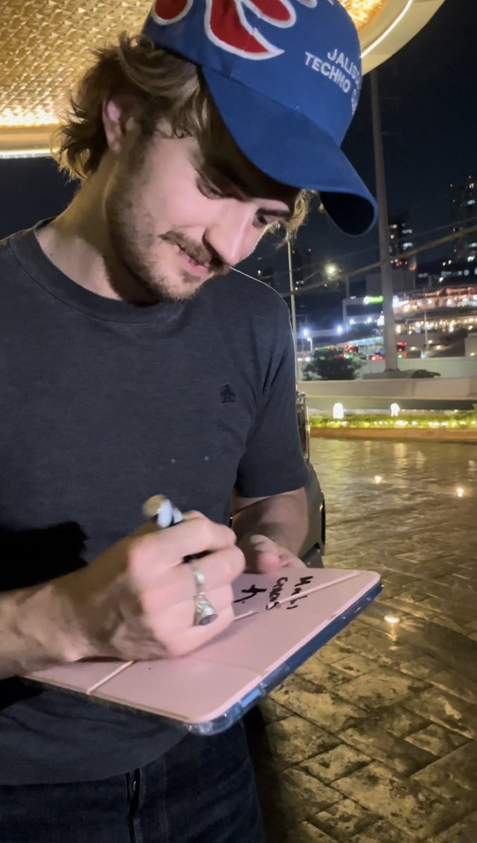 °⋆lala 🎱⋆˚꩜｡ met JOE tweet media