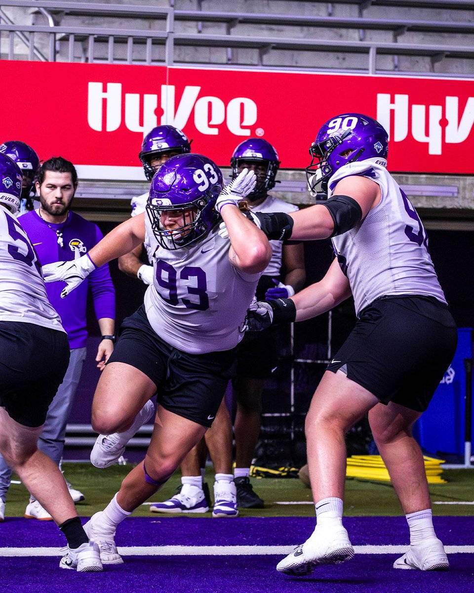 UNI Football tweet media