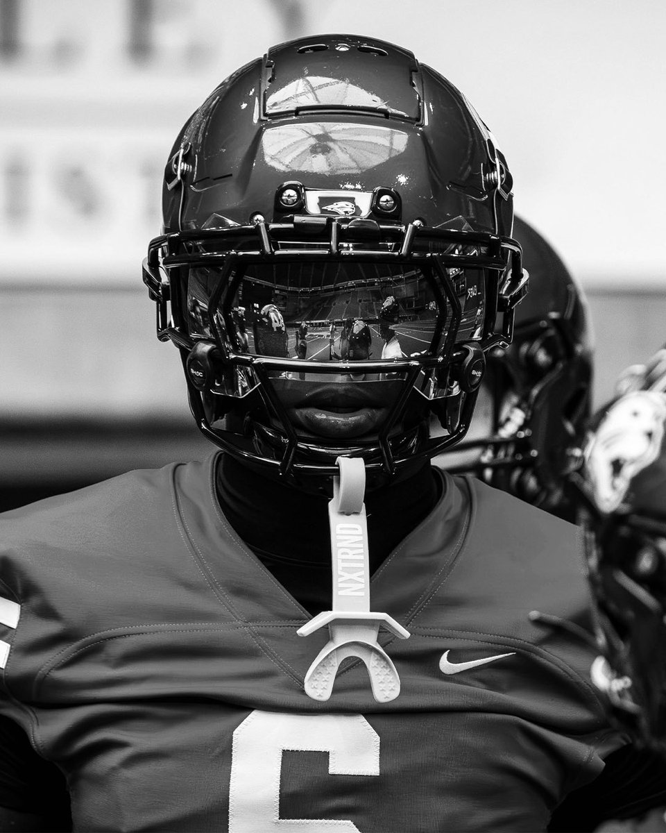 UNI Football tweet media