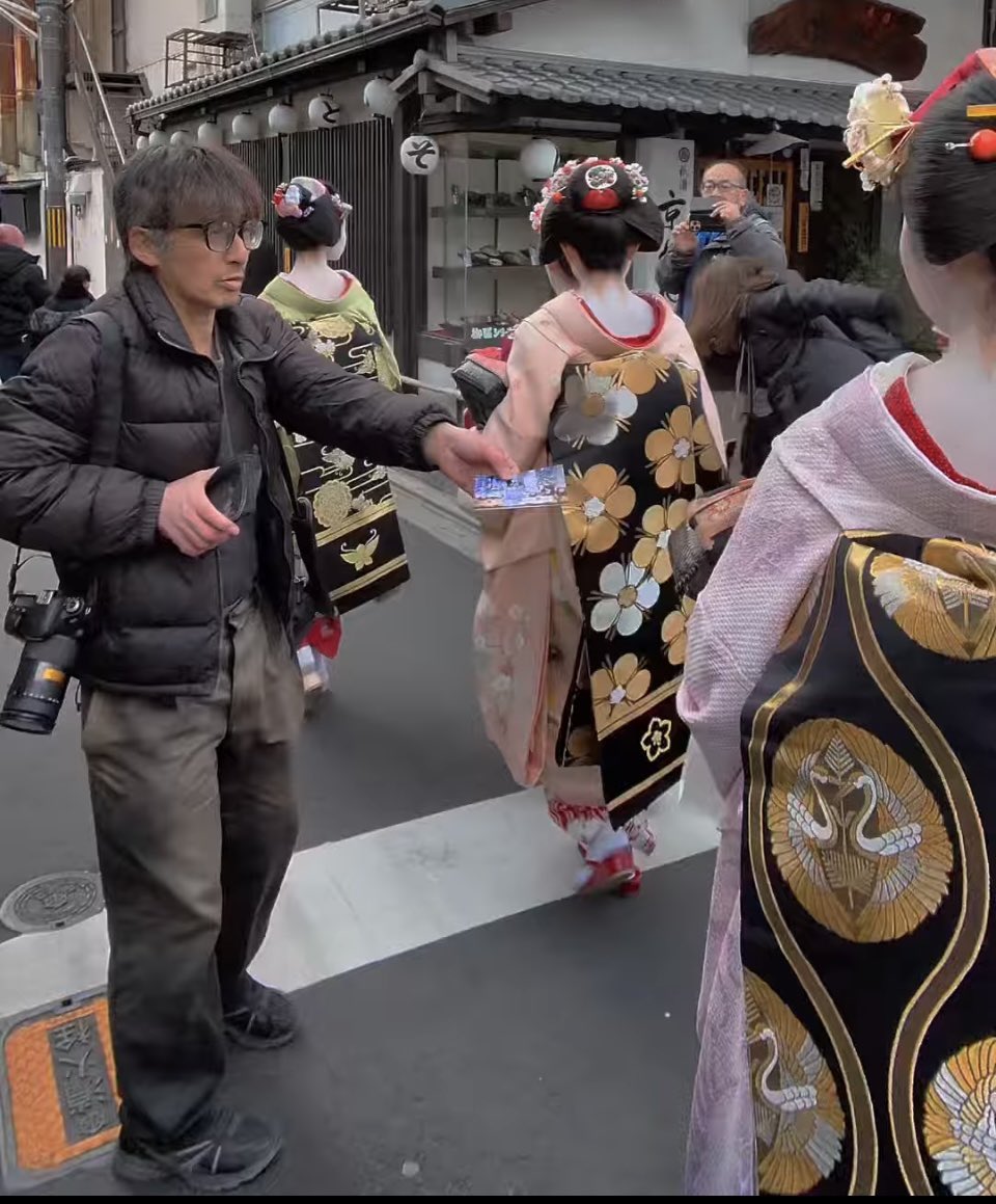 遊色効果 tweet media