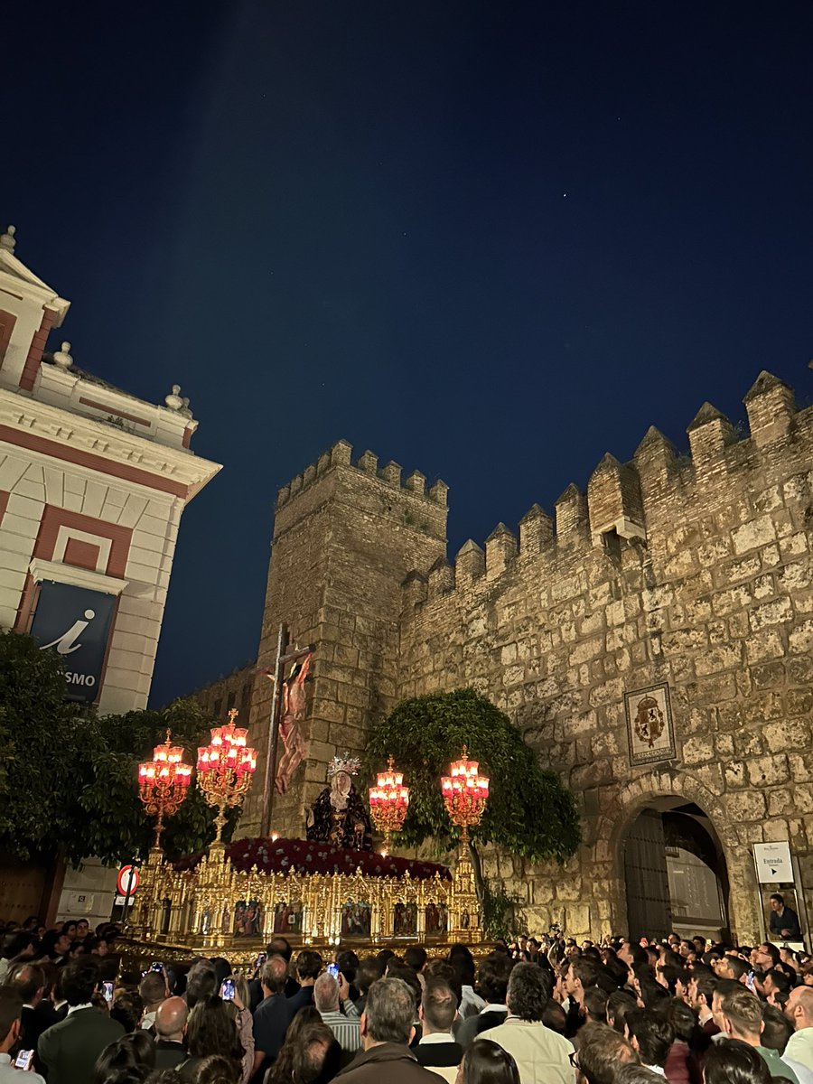 Alb_LopezRubio's tweet photo. Martes Santo redondo
#SSantaSevilla26 https://t.co/ZKZpP6DSiD