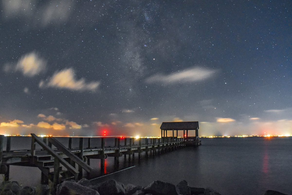 ByTheBayPhotos's tweet image. Milky way visible over the Roanoke Sound in Nags Head, North Carolina.

#NorthCarolina #VisitNC #NagsHead #Nikon #Outerbanks #OBX