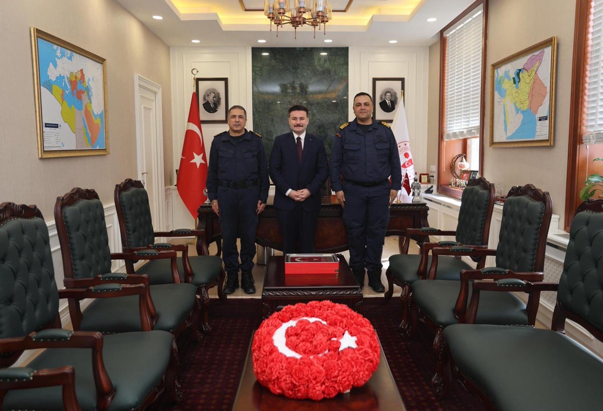 Sahil Güvenlik’ten Gökçeada’ya Üst Düzey Ziyaret

Sahil Güvenlik Komutanlığı Denetleme ve Teftiş Kurulu Başkanı Sg. Kıdemli Albay Selahattin Özer ile Sahil Güvenlik Batı Marmara Grup Komutanı Sg. Yarbay Orhan Öğrenci, Gökçeada Kaymakamımız Sayın Osman Acar’ı makamında ziyaret eti