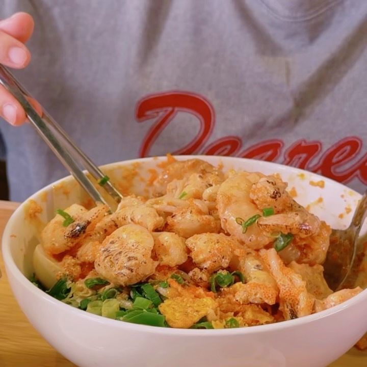 Life's wisdom: a serving of roast duck can soothe any trouble; if one portion doesn't suffice, indulge in another. Utterly heartwarming!