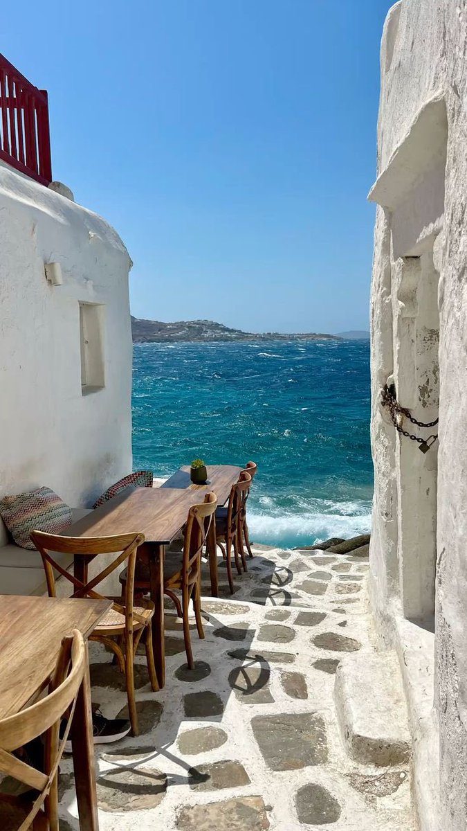 lunecrumbss's tweet photo. beautiful sea view in Greece https://t.co/Ibfg7tX9Jt