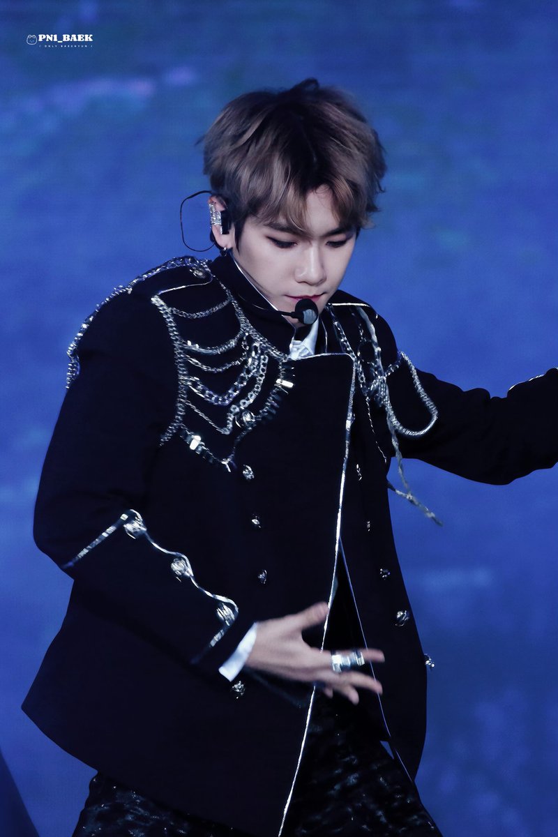 백현이 tweet media