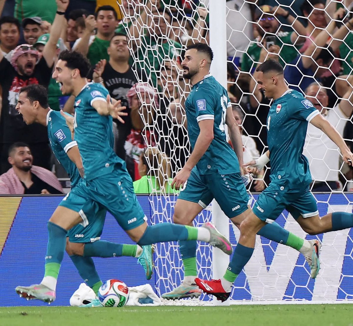 Mohammed_alhu13's tweet photo. سجل يا تاريخ… منتخبنا يتأهل إلى كأس العالم بعد فوزه على بوليفيا في الملحق… 🇮🇶🇮🇶🇮🇶🇮🇶🇮🇶🇮🇶💪🏽💪🏽💪🏽💪🏽💪🏽💪🏽💪🏽💪🏽🔥🔥🔥🔥🔥🔥🔥
هوا العراق فـَقـُلْ لـِلدائراتِ قـِفي     
              شاخَ الزَّمانُ جَميعا ًوالعراقُ صَبي https://t.co/38Ayeprc2o