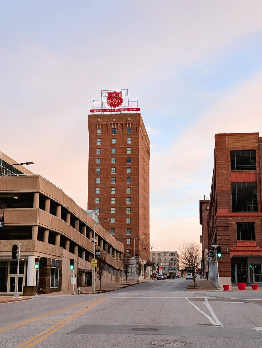 vintiga's tweet image. Random St Louis

#RandomStLouis  #RandomShot #Downtown #DowntownStLouis #StLouis #WalkAbout #PhotographyIsArt #Photography #ColorEdit #ColorPreset #Pixel10 #Pixel10Pro #Pixel10ProXL #PixelPhotography #ShotOnPixel #GooglePixel
