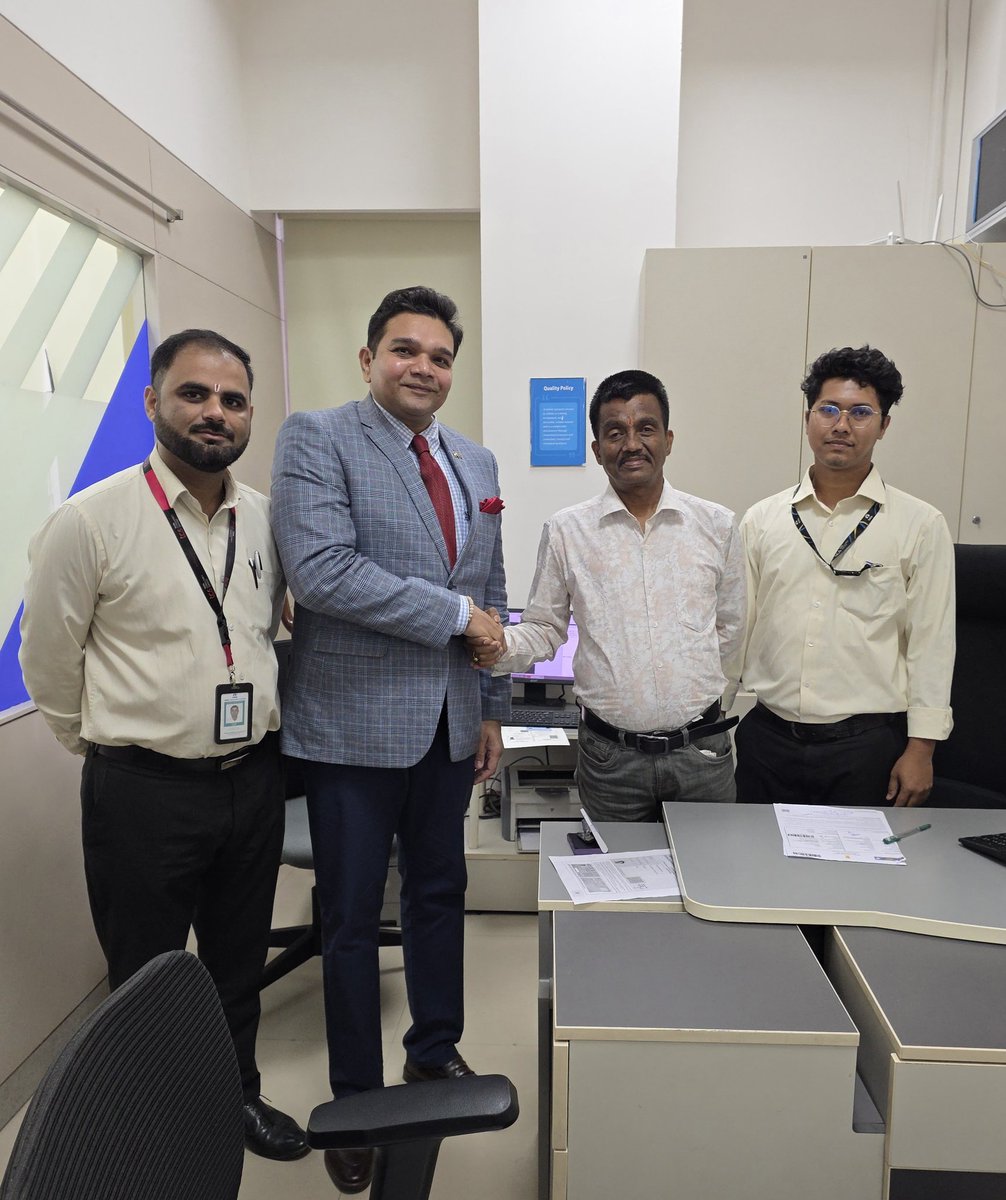 RamKJaiswal's tweet image. "Thanks &amp;amp; Greetings" to the Team @passportsevamea #PassportOffice (PSK) #Kolkata for the Excellent⭐️Service &amp;amp; warm Courtesies... Truly #Worldclass indeed!

#AtmaNirbharBharat #SabkaSaathSabkaVikasSabkaPrayas #ModernBharat #IndiaShining 

@PMOIndia @MEAIndia @TCS