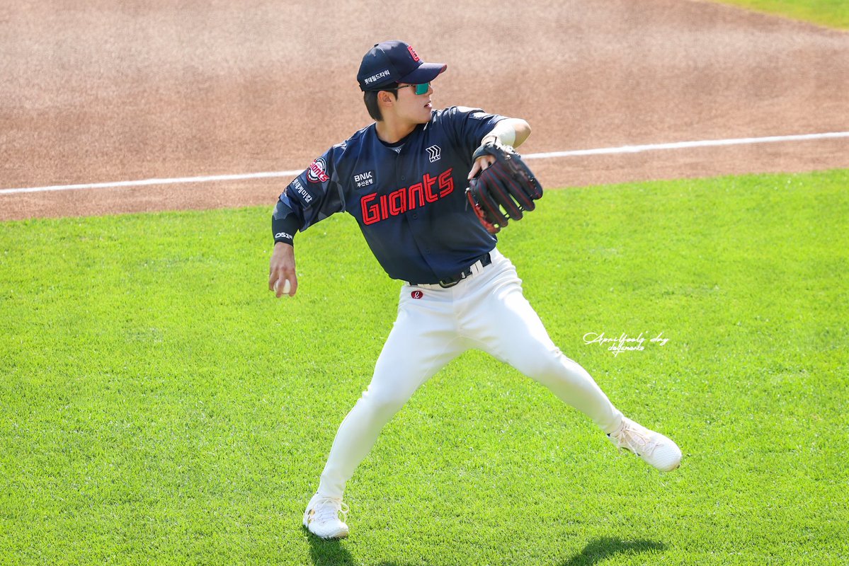 𝙼𝙰𝚁𝙺🏷 tweet media